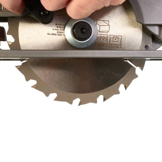 MILWAUKEE M12 CCS44-402C aku okružná píla 12V, 2*4Ah, rez max. 44mm, kotúč 140/20mm