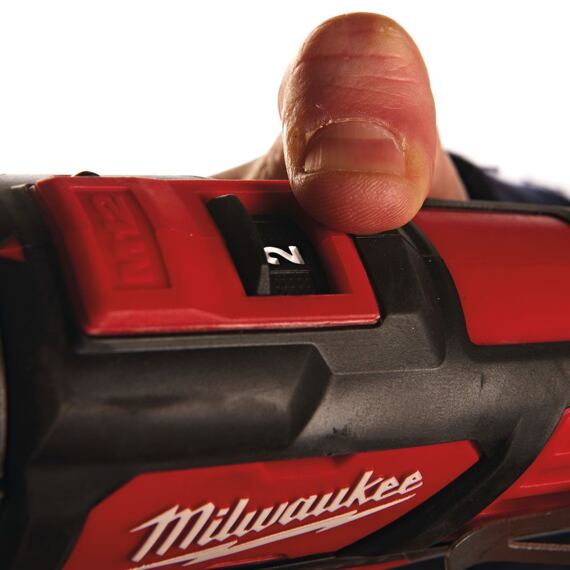 MILWAUKEE M12 BPD-0 aku příklepová vrtačka 12V, 38Nm, 0-400/1500 ot./min bez baterie