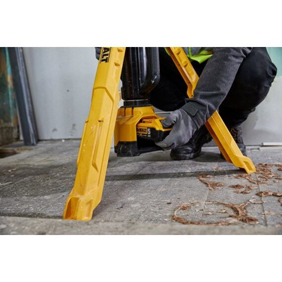DeWalt DCL079 Led svetlo so statívom 18V bez batérie, 1000-1800-3000lm, IP55