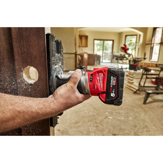 MILWAUKEE M18 FTR8-0X jednoručná horná frézka 18V, 10000-31000 ot./min., bez batérie, kufrík