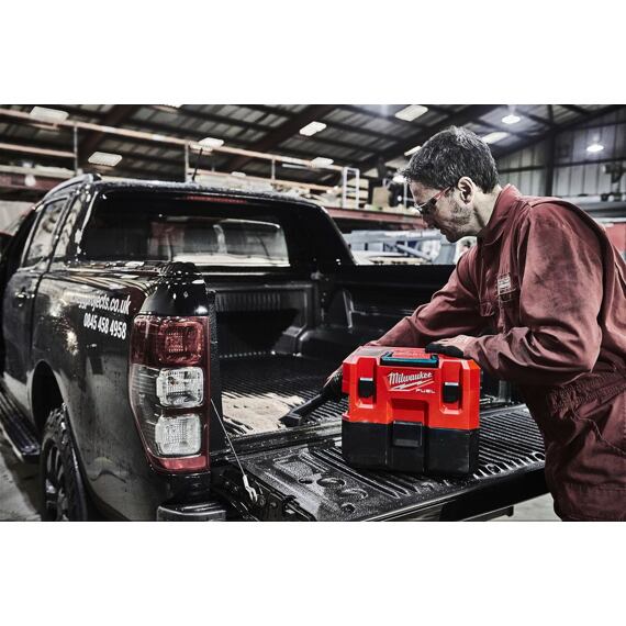 MILWAUKEE M12 FVCL-0 aku vysávač 12V, HEPA filter, suché/mokré sanie, zabudovaný fúkač, bez batérie