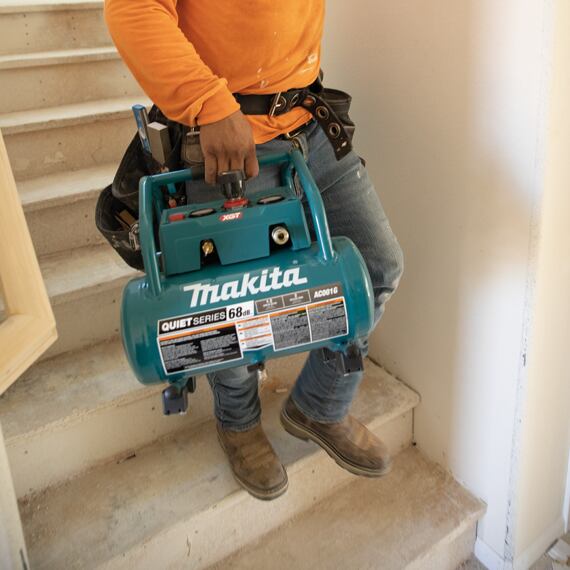 MAKITA AC001GZ aku kompresor s nádobou 7,6l, 9,3 bar 40V XGT, bez baterie