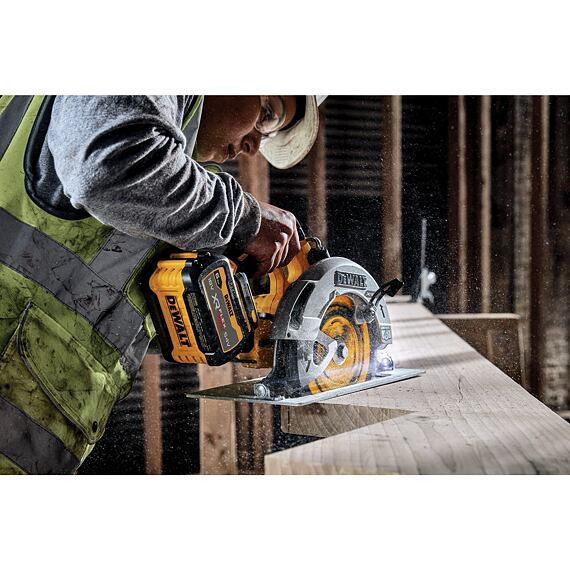DeWalt DCS573NT aku okružná bezuhlíková píla 18V XR, FlexVolt Advantage, 190mm, kufrík TSTAK
