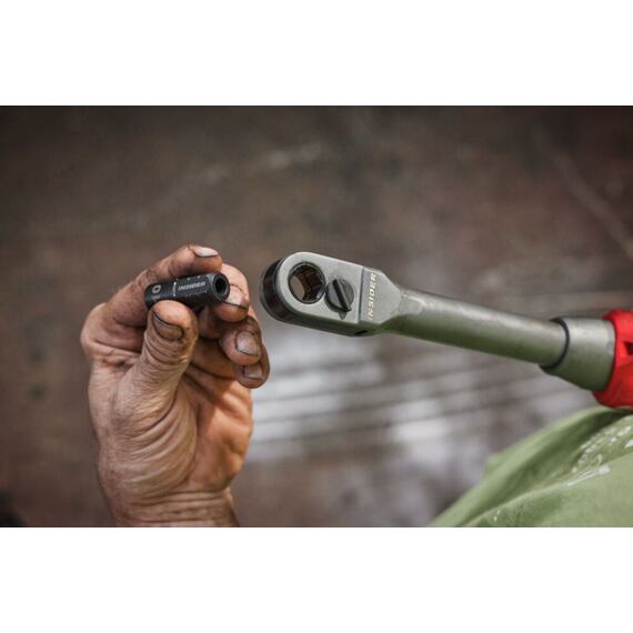 MILWAUKEE M12 FPTR-0 aku rázová průchozí ráčna 12V, dlouhý krk, adaptéry, bez baterie