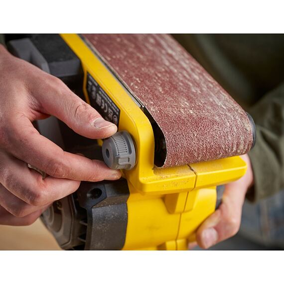 STANLEY SFMCW223B aku pásová bruska 18V, 75*457mm, 122-290 m/min., bez baterie