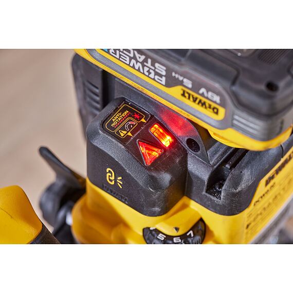 DeWalt DCW620H2 aku bezuhlíková horní fréza 18V/2*5Ah, kleštiny 8+12mm, 11000-23000 ot./min., PWST