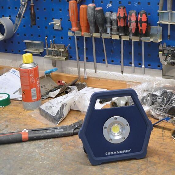 SCANGRIP MINI MAX PRO, nabíjecí pracovní LED světlo 900lm, vestavěná Powerbanka