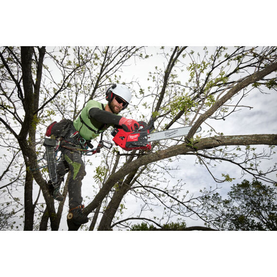 MILWAUKEE M18 FTHCHS35-802 aku řetězová pila s horní rukojetí, 18V/2*8Ah, lišta 35cm