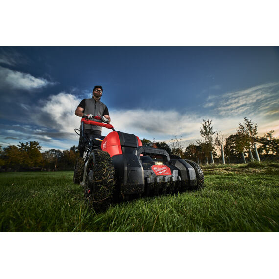 MILWAUKEE M18 F2LM46-0 aku sekačka s pojezdem 18V FUEL, 46cm, 3v1, 2,5-10cm, světlo