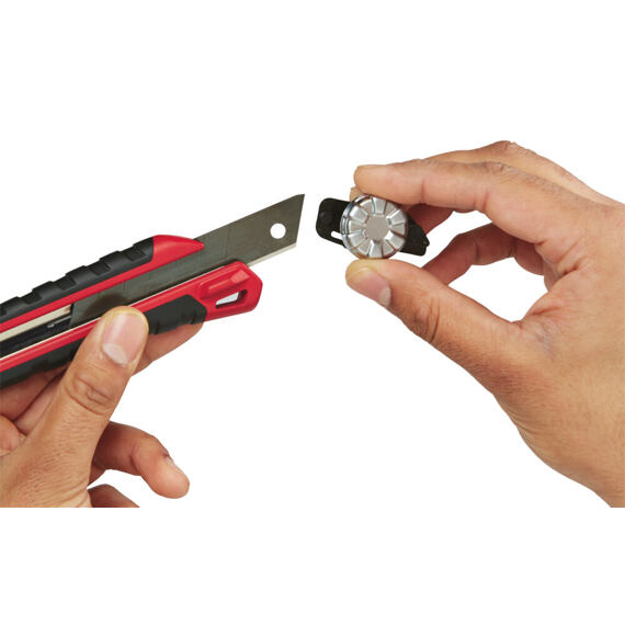 MILWAUKEE 48221962 ulamovací nůž 25mm, mikrokarbidové ostří, ERGO rukojeť