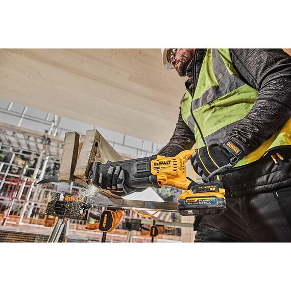 DeWalt DCS386H2T aku pila ocaska 18V/2*5Ah POWERSTACK, kufr Tstak