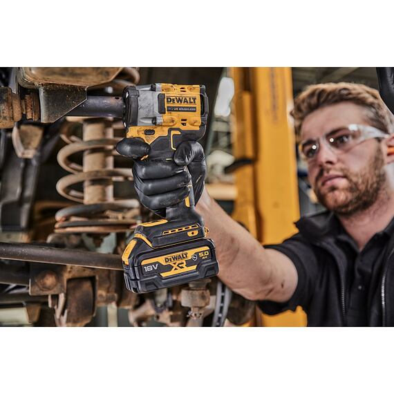 DeWALT DCF923N aku rázový utahovák 3/8", 18V, 406Nm, trhací moment 610Nm, bez baterie
