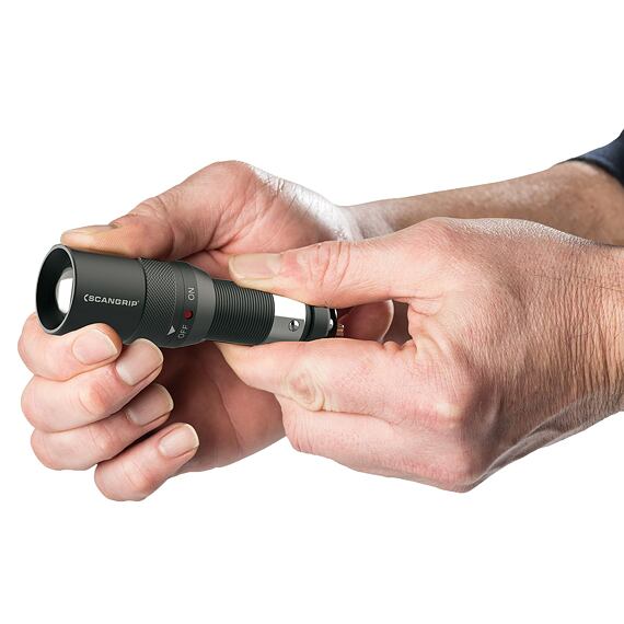 SCANGRIP Flash 12V, kapesní nabíjecí svítilna 12-24V, 130lm, nabíjení v autozásuvce, 5124