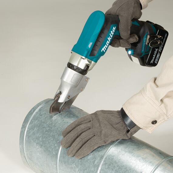 MAKITA DJS131Z aku nůžky na plech 18V LXT, řezný výkon při 600N/mm2 - 1mm, bez baterie
