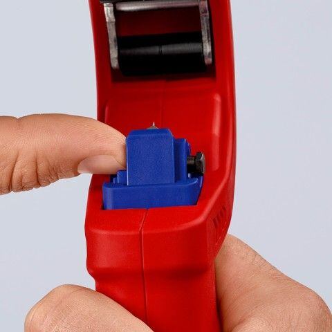 KNIPEX DP50 řezák plastových trubek pr.35-50mm, síla stěny až 2,4mm, čistý řez bez otřepů 902301BK