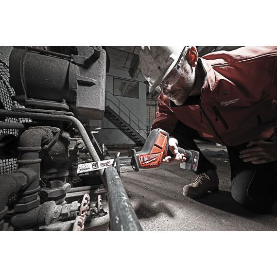 MILWAUKEE M12 CHZ-402C aku pila ocaska 12V/2*4Ah, bezuhlíkový motor, FIXTEC systém, HD box
