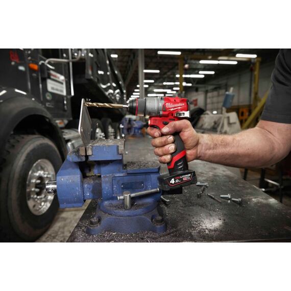 MILWAUKEE M12 FPD2-202X aku příklepová vrtačka 12V/2*2Ah, max. 45 Nm, délka pouze 152mm, kufr
