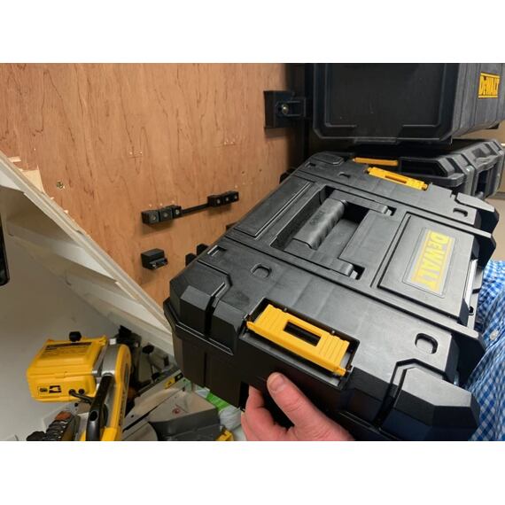 StealthMounts držák pro uložení kufrů DeWalt TSTAK, VersaStack, Stanley FatMax Pro-Stack