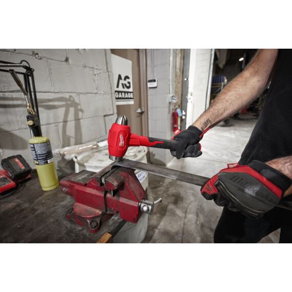 MILWAUKEE 4932492349 kladivo bez spätného rázu 907g, rukoväť vystužená oceľou, plnené oceľ. brokmi