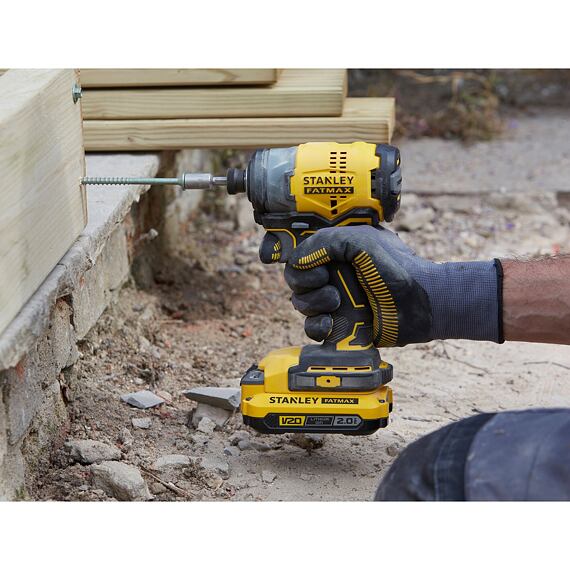 STANLEY SFMCF820D2K aku rázový utahovák 18V/2*2Ah, 190Nm, upínání 1/4" šestihran