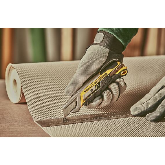 STANLEY FMHT10594-0 nůž ulamovací 18mm s jezdcem, FATMAX, kovové vodtko