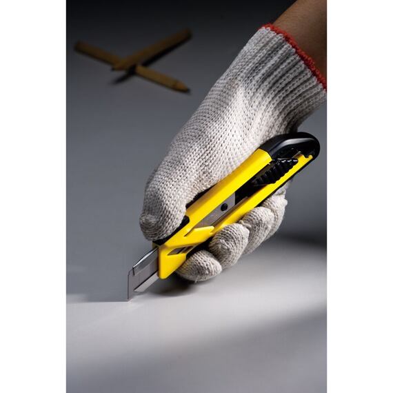 STANLEY STHT10266-0 ulamovací nůž 18mm, PH, pogumovaný s tlačítkem, 3ks čepelí
