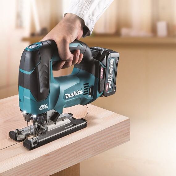 MAKITA JV002GZ aku bezuhlíková přímočará pila 40V XGT (700W), 0-3500 ot./min., bez baterie