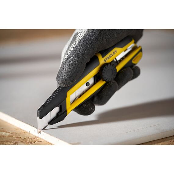 STANLEY STHT10500-0 ulamovací nůž FATMAX 18mm s kolečkem, kovové vodítko