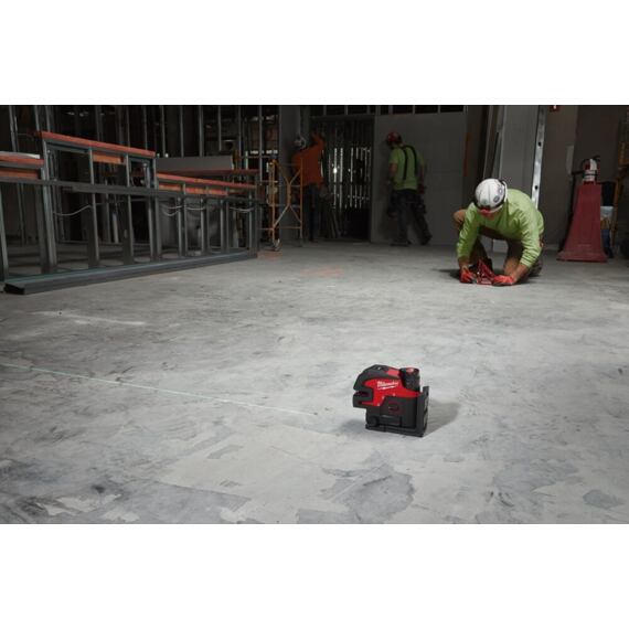 MILWAUKEE M12 CLL4P-0C křížový liniová laser ZELENÝ, samonivelace, 38m/100m s detektorem, 4933479202