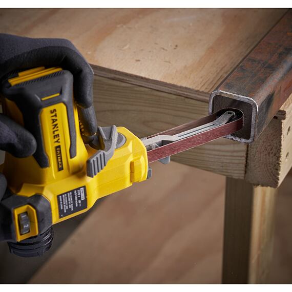 STANLEY SFMCE210B aku pásový pilník FATMAX V20, 18V, 13mm, bez baterie