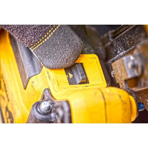 DeWALT DCN950N aku hřebíkovačka 18V, 50-90 mm, bez baterie