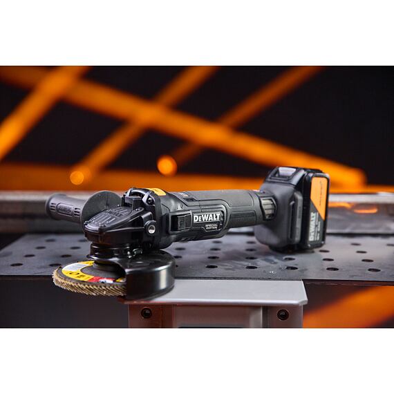 DeWalt DCG45MP2T aku bezuhlíková úhlová bruska 125mm, 18V/2*5Ah, kufr, edice McLaren F1
