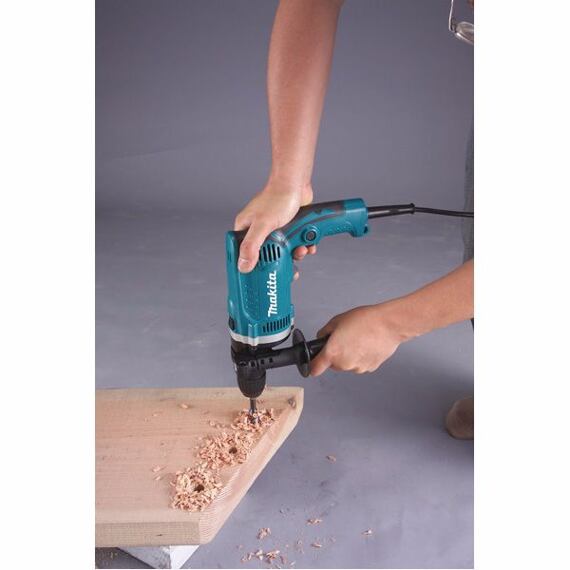 MAKITA HP1631K vŕtačka príklepová 1,5-13mm, 710W rýchloskľučovadlo, kufrík