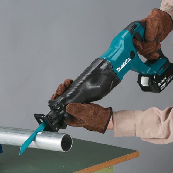 MAKITA DJR187Z aku bezuhlíková pila ocaska 18V Li-ion, bez baterie