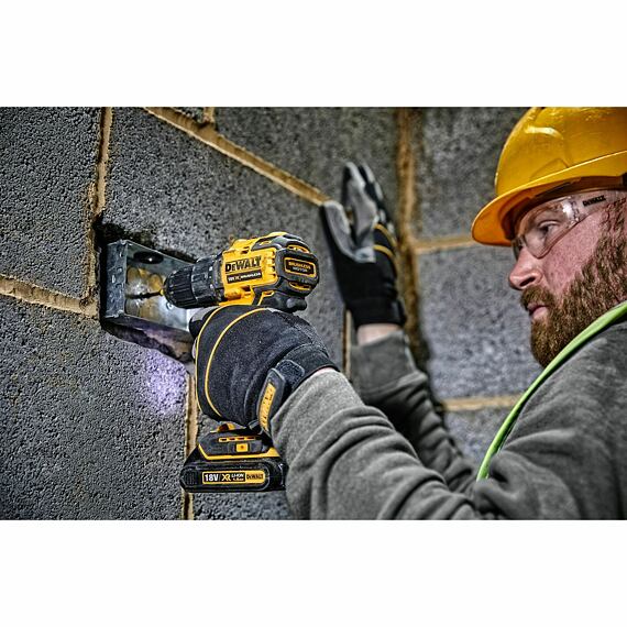 DeWalt DCD708D2T aku vŕtací skrutkovač, 65 Nm, 18V/2*2Ah, TSTAK kufrík