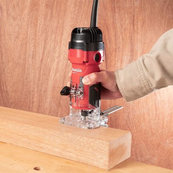 MAKITA M3702 jednoručná frézka 530W, 6mm