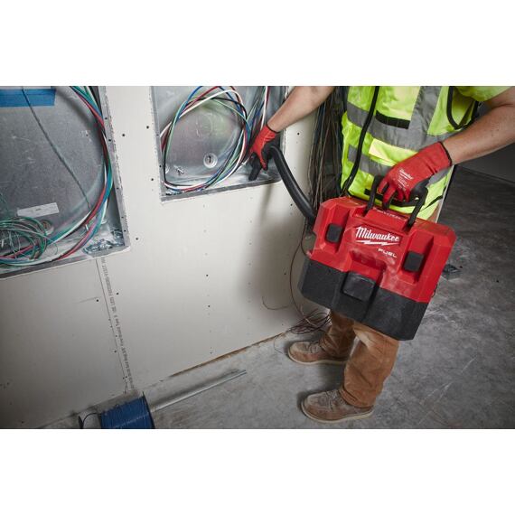 MILWAUKEE M12 FVCL-0 aku vysávač 12V, HEPA filter, suché/mokré sanie, zabudovaný fúkač, bez batérie