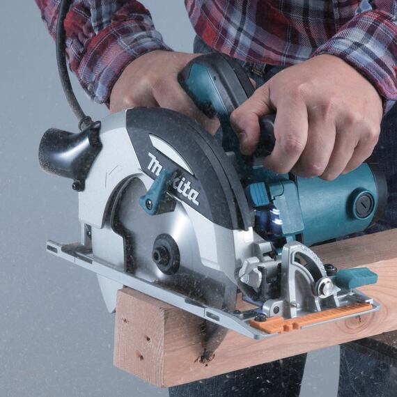 MAKITA HS7101J ruční kotoučová pila 190mm, 1400W, prořez 67mm, LED osvětlení, MAKPAC