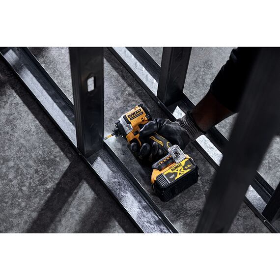 DeWalt DCF850P2T aku rázový uťahovák 18V/2*5Ah, 205Nm, 1/4", TSTAK