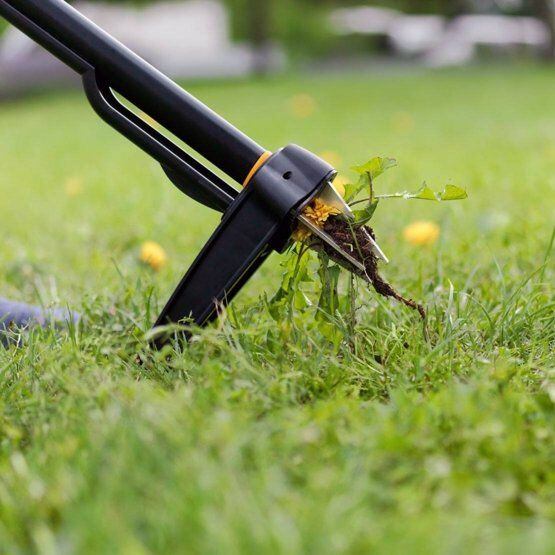 FISKARS 1020126 vytrhávač plevele 1m Xact
