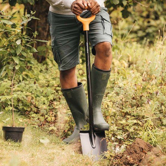 FISKARS 1066716 rýč špice SOLID 117cm
