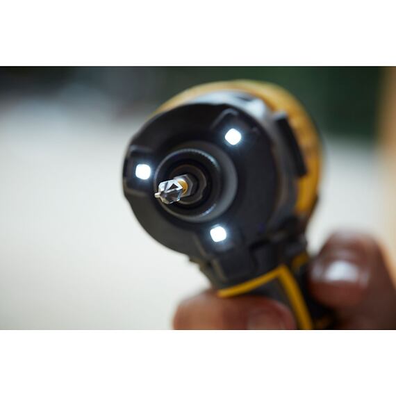 STANLEY SFMCF820D2K aku rázový utahovák 18V/2*2Ah, 190Nm, upínání 1/4" šestihran