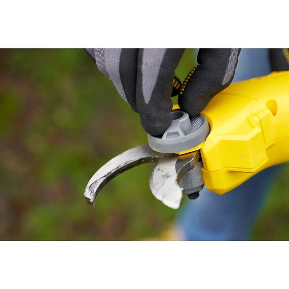 STANLEY SFMCPP32B aku nůžky na větve 18V, V20 FATMAX, střih 32mm, bez baterie