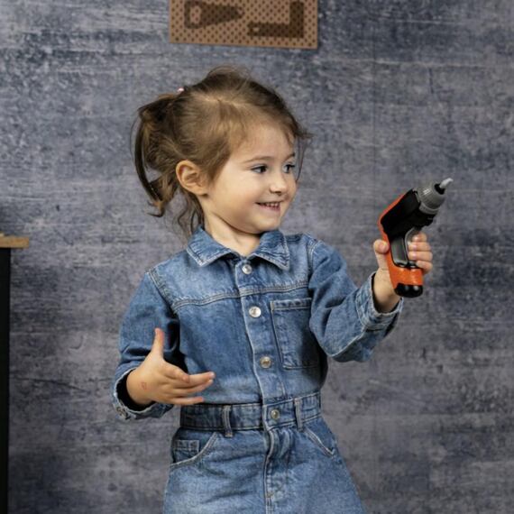 SMOBY kamion s dětským nářadím a jeřábem BLACK+DECKER, nářadí 60ks, malá vrtačka, SM360941