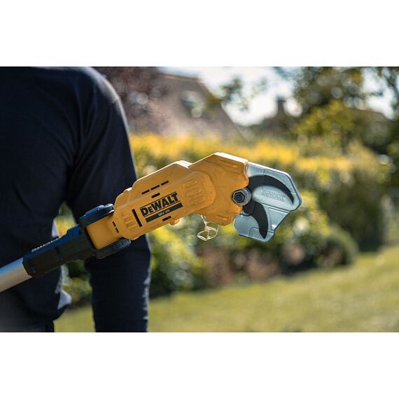 DeWALT DCMPP569N aku zahradní nůžky na tyči 18V XR, délka tyče až 3m, střih 38mm, bez baterie