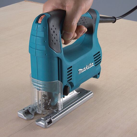 MAKITA 4329 přímočará pila s regulací a předkyvem, 450W