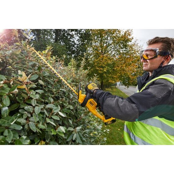 DeWalt DCM563PB aku nůžky na živé ploty 18V, bez baterie, XR Li-Ion