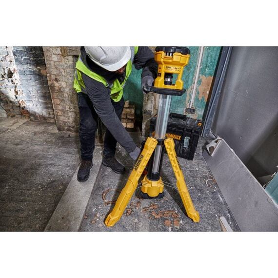 DeWalt DCL079 Led svetlo so statívom 18V bez batérie, 1000-1800-3000lm, IP55