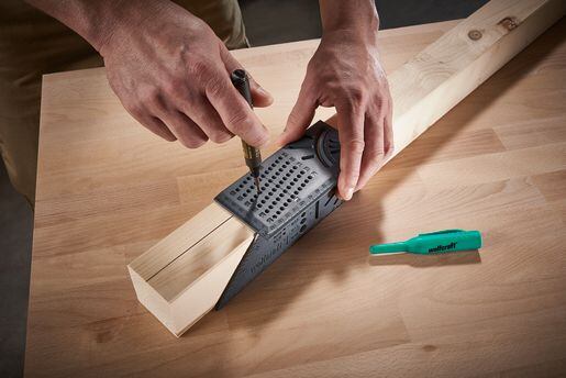 WOLFCRAFT úhelník 3D příložný s otvory a úhloměrem pro tesaře a truhláře 5208000