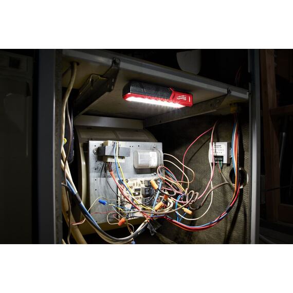 MILWAUKEE L4 FL-301 aku kapesní lampa 4V/3Ah, 445lm, IP54, magnet